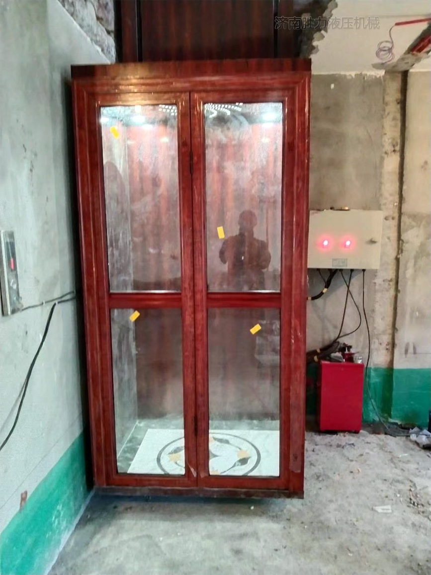 家用小型電梯在西安安裝完畢！